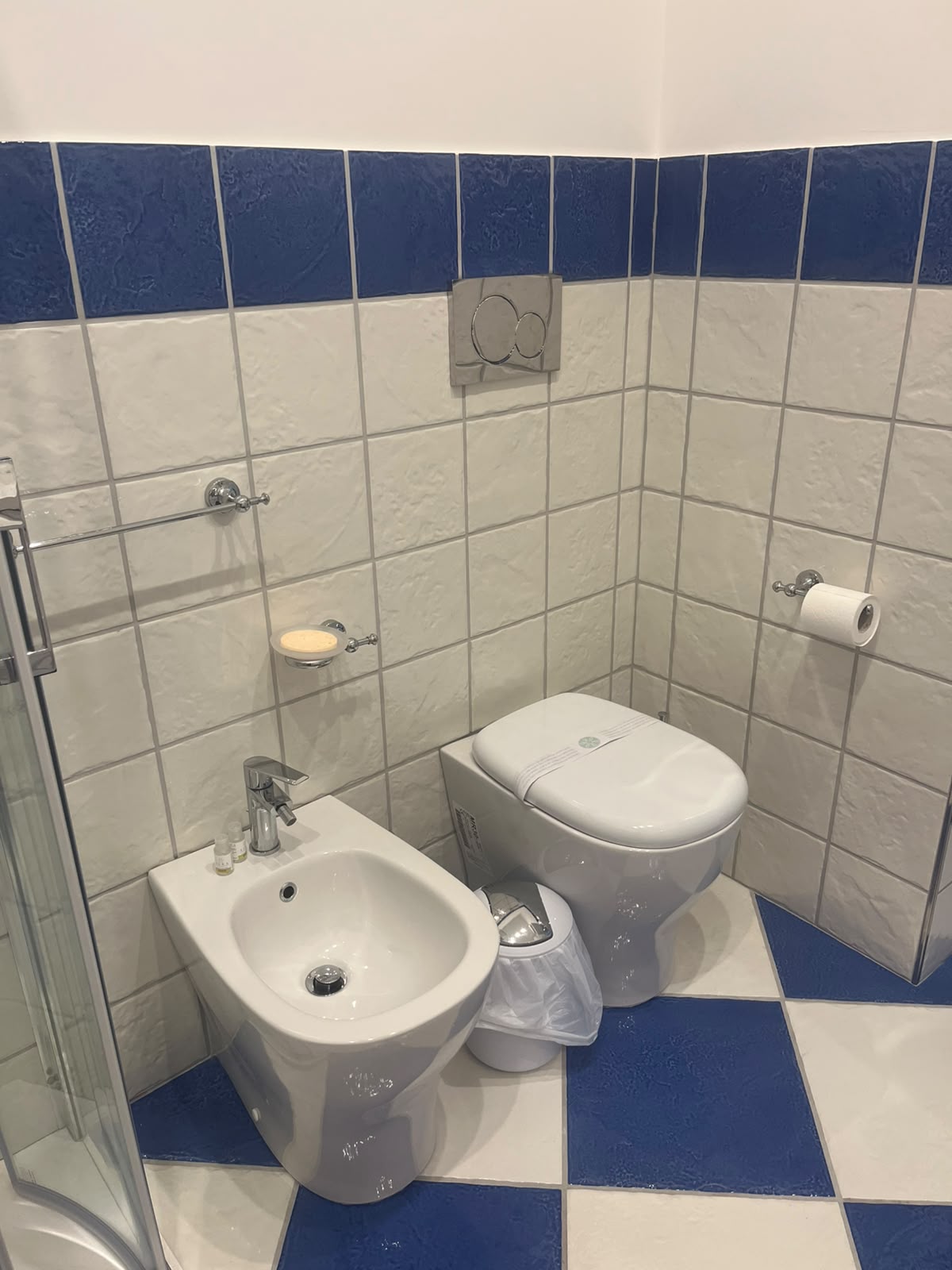 Bagno con bidet e wc dell'Appartamento Romantica