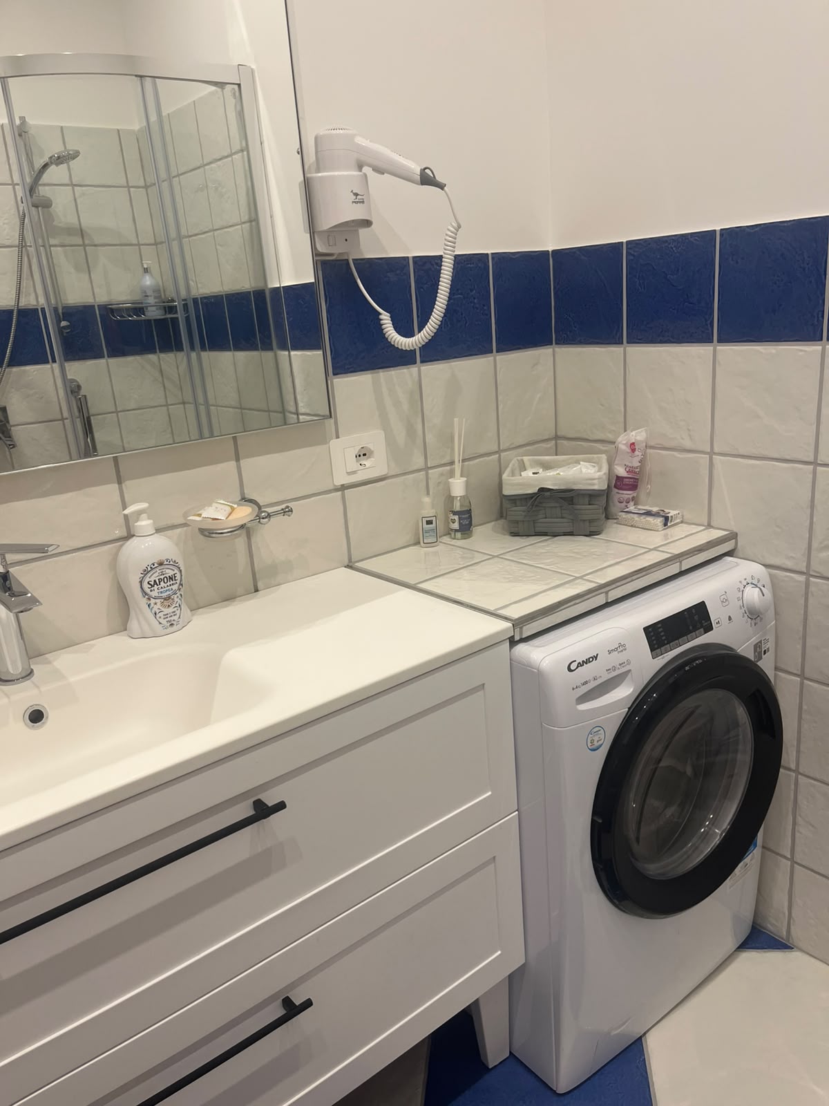 Angolo lavanderia del bagno Appartamento Romantica