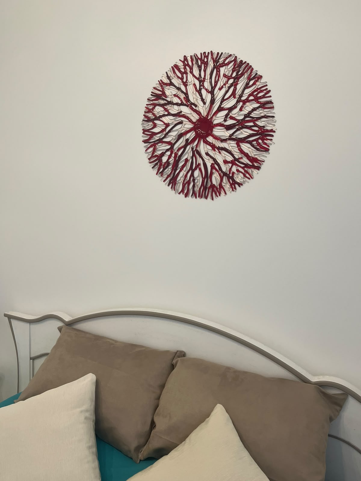 Decoro corallo nella camera da letto dell'Appartamento Serena