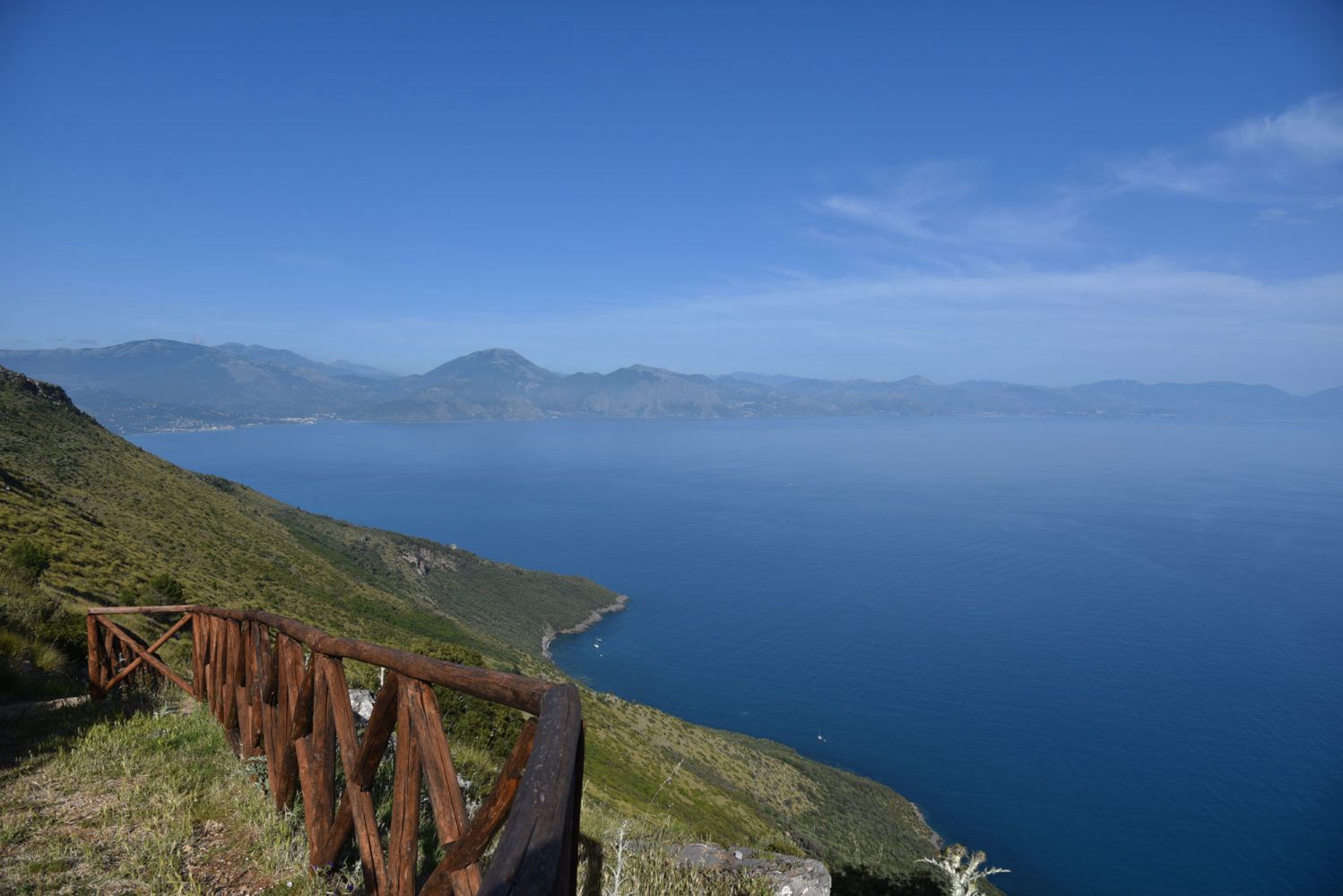 Vista su Calabria e Sicilia dal Pianoro di Ciolandrea