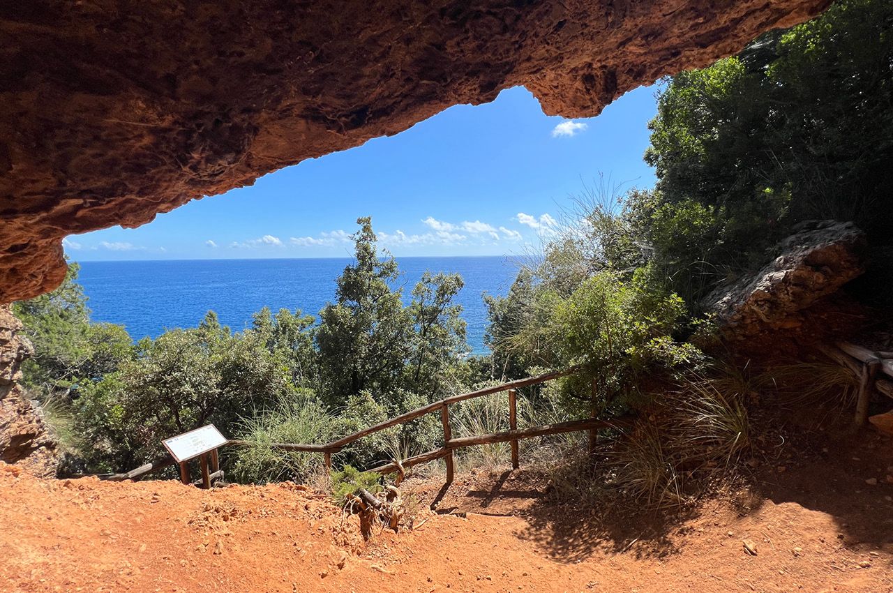 Grotta dell'Acqua lungo il sentiero trekking di Scario